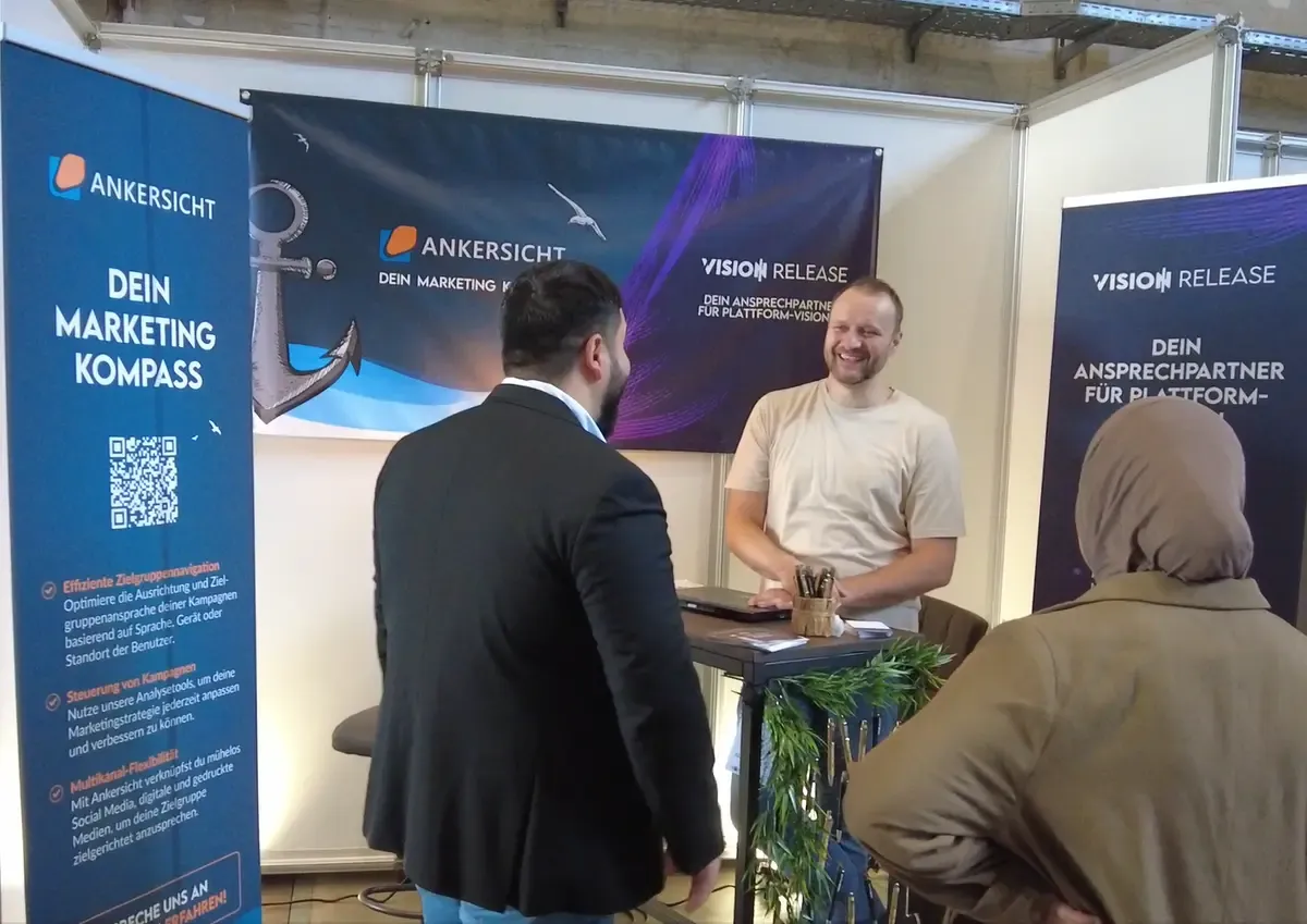 Messestand mit Darius.webp